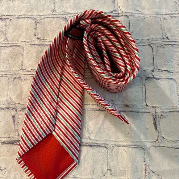 HALLMARK HOLIDAY TRADITIONS MEN’S  RED/GREEN & WHITE STRIPED CHRISTMAS  TIE - Picture 2 of 9